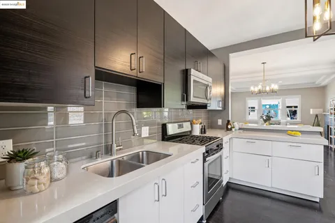 $968,000 | 1092 Dwight Way, Berkeley, CA 94710