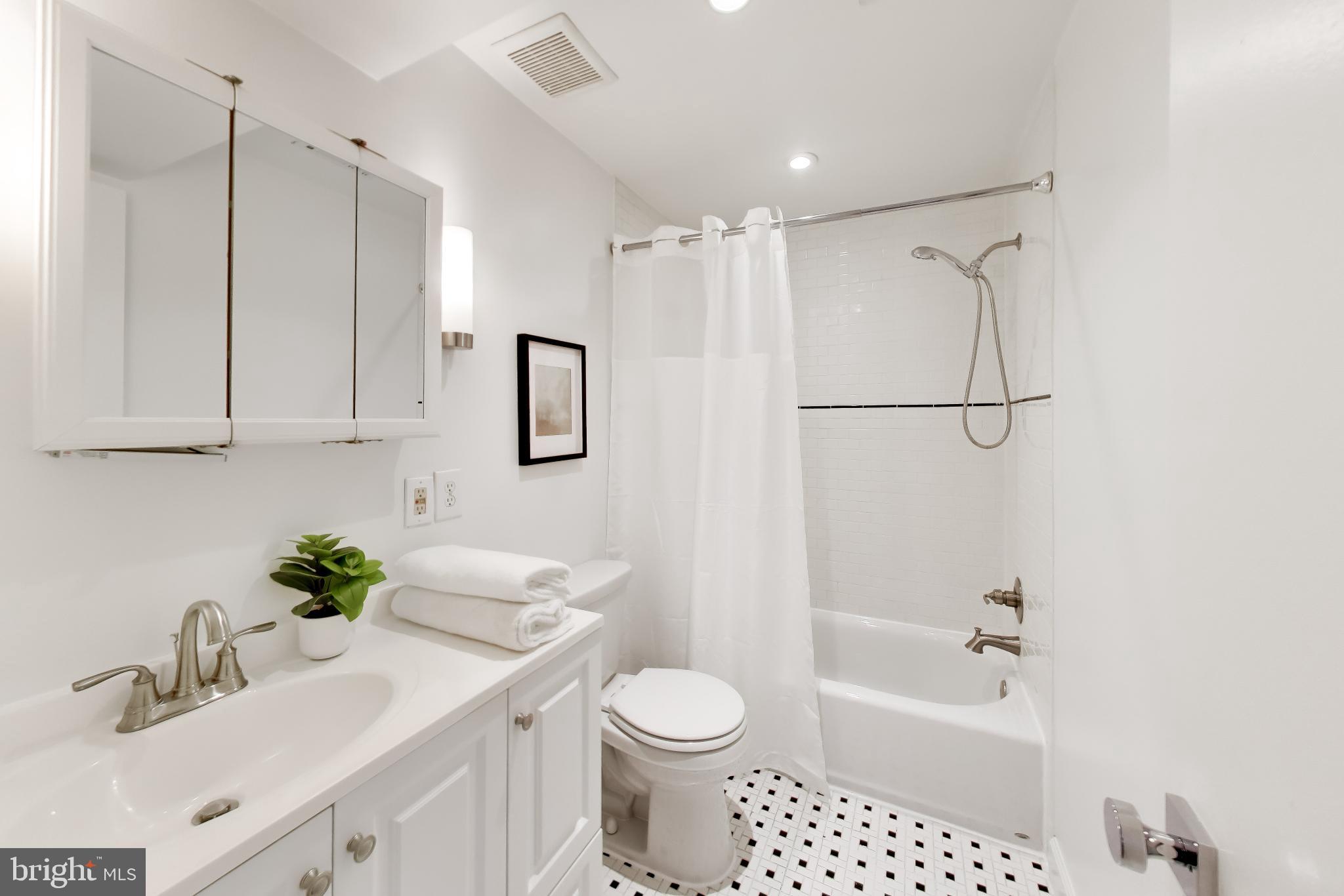 1313 Vermont Avenue Northwest, Unit 9 Washington, DC 20005 - Photo 17 of 22