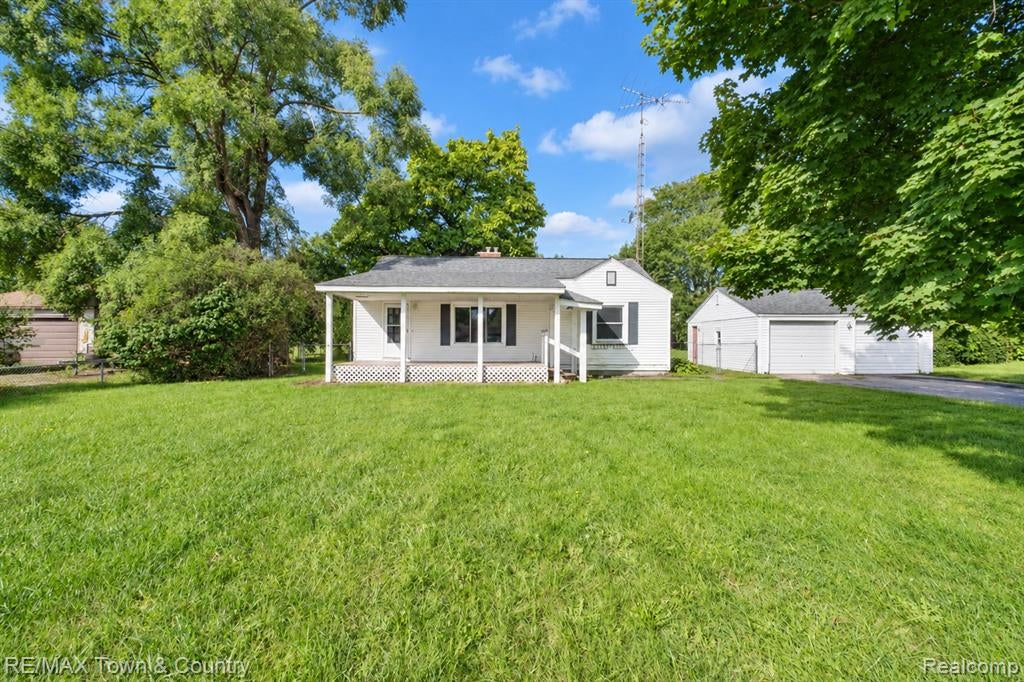 300 South Elms Road Flushing, MI 48433 - Photo 2 of 26 Gallery Image 2