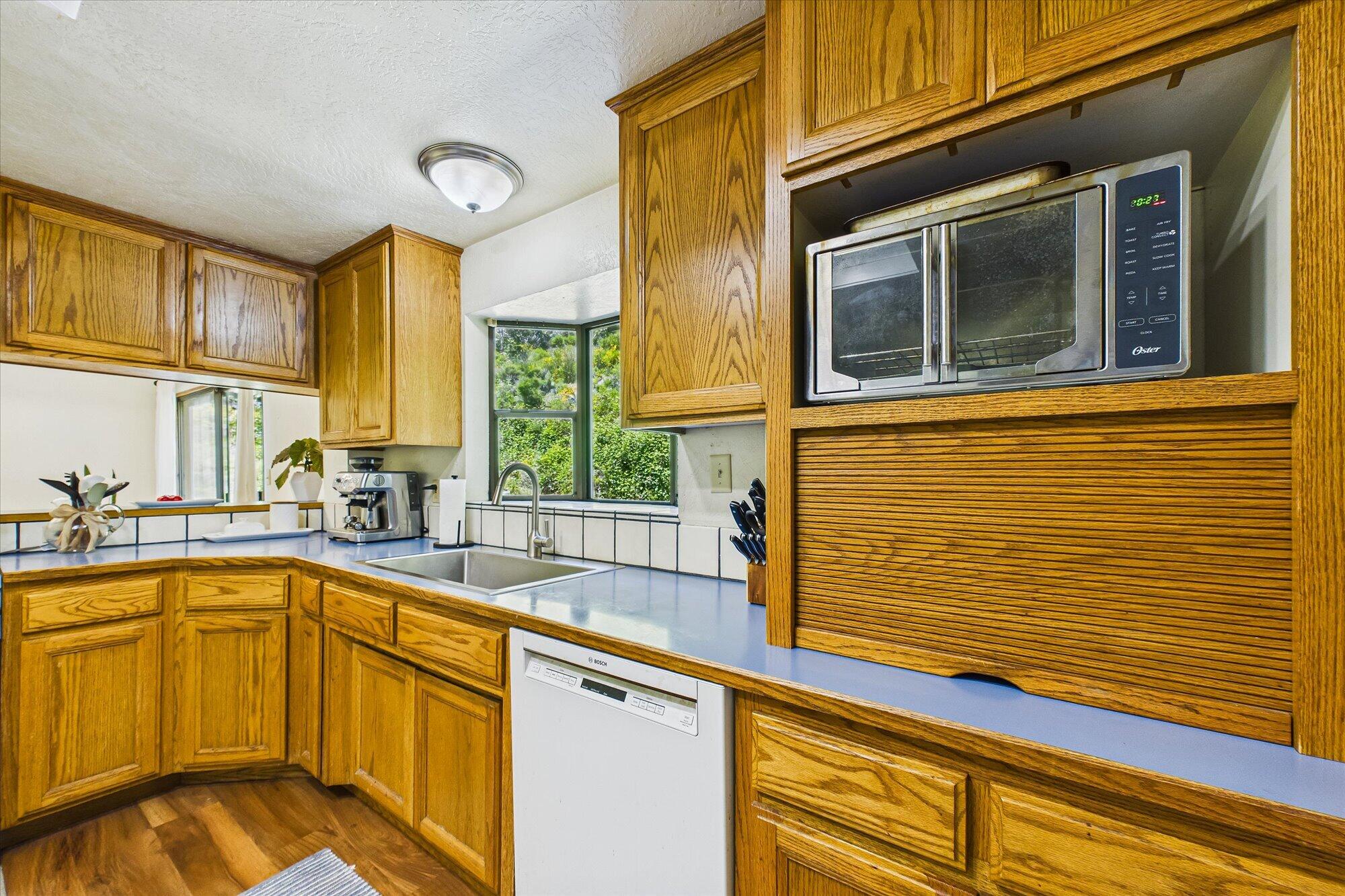 655 Gibson Creek Road Whitethorn, CA 95589 - Photo 11 of 60