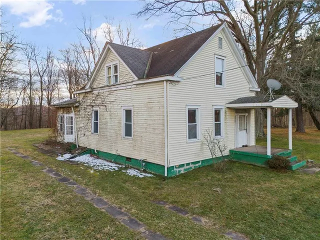 $375,000 | 770 South Eighty Eight Road, Carmichaels, PA 15320