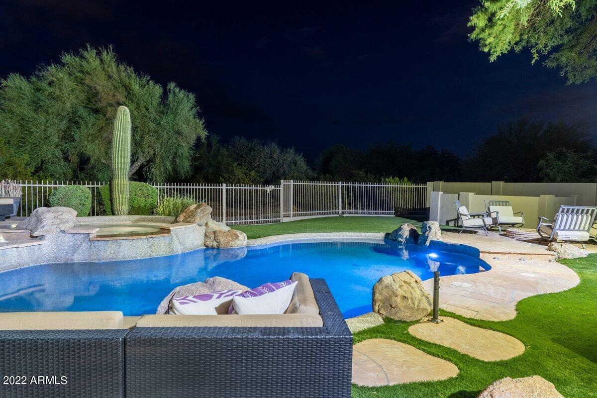 5222 East Hashknife Road Phoenix, AZ 85054 - Photo 6 of 58 Sunset mountain views, private luxury!