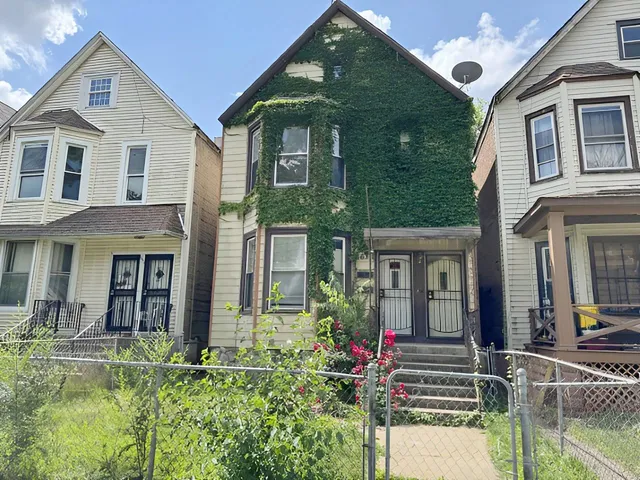 $1,800 | 663 West 117th Place, Unit 2, Chicago, IL 60628