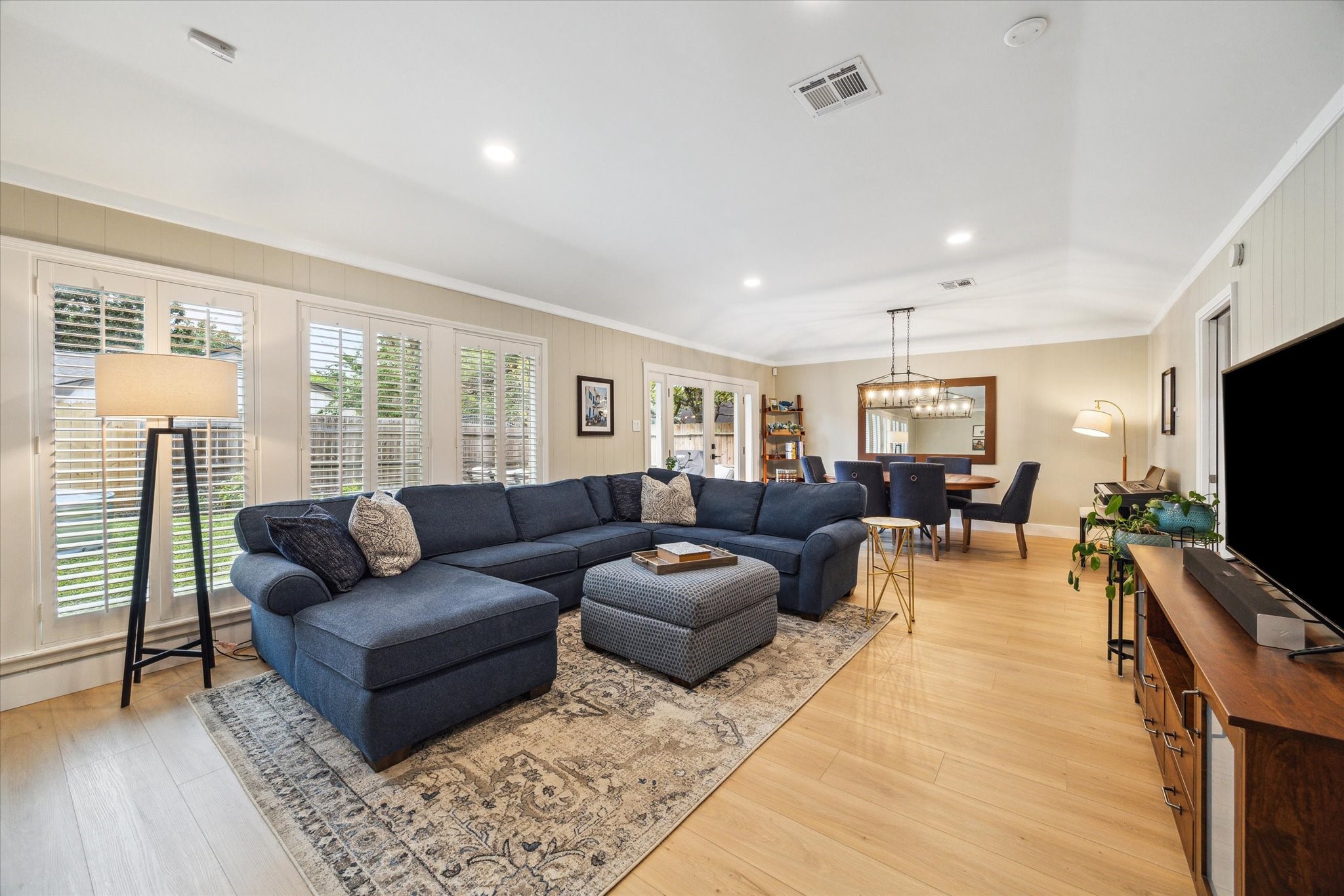 10002 Wickersham Lane Houston, TX 77042 - Photo 7 of 28 a living room with furniture and a flat screen tv