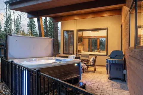 $2,395,000 | 9110 Heartwood Drive, Truckee, CA 96161