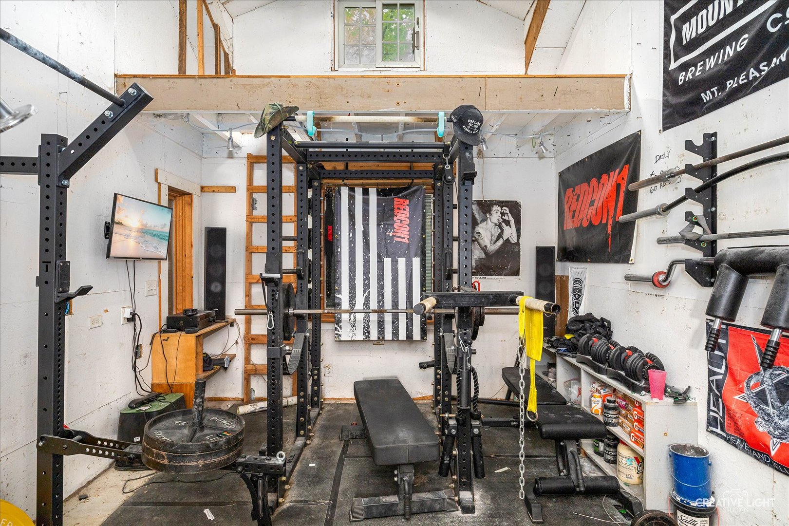 315 Congdon Avenue Elgin, IL 60120 - Photo 15 of 17 a view of a chairs and table in a patio