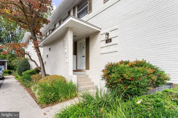 $3,200 | 5311 Pooks Hill Road, Unit 407, Bethesda, MD 20814