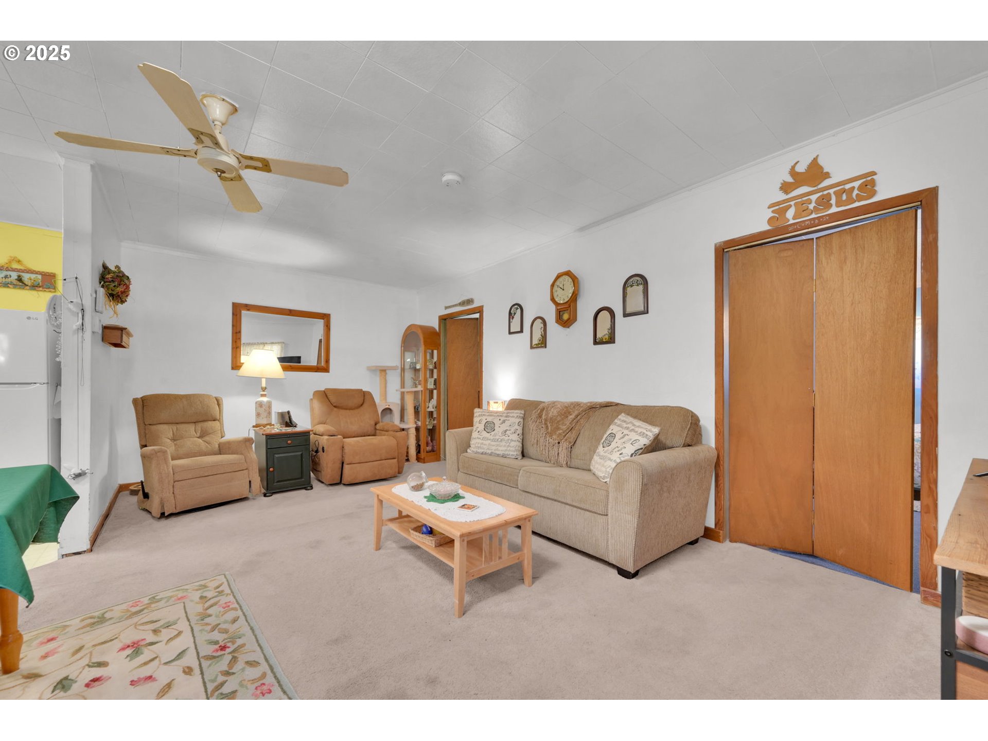 700 Upper Smith River Road Drain, OR 97435 - Photo 5 of 31 Living Room