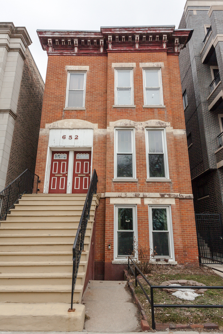 652 West Webster Avenue, Unit 2 Chicago, IL 60614 - Photo 1 of 11 a view of a building with many windows