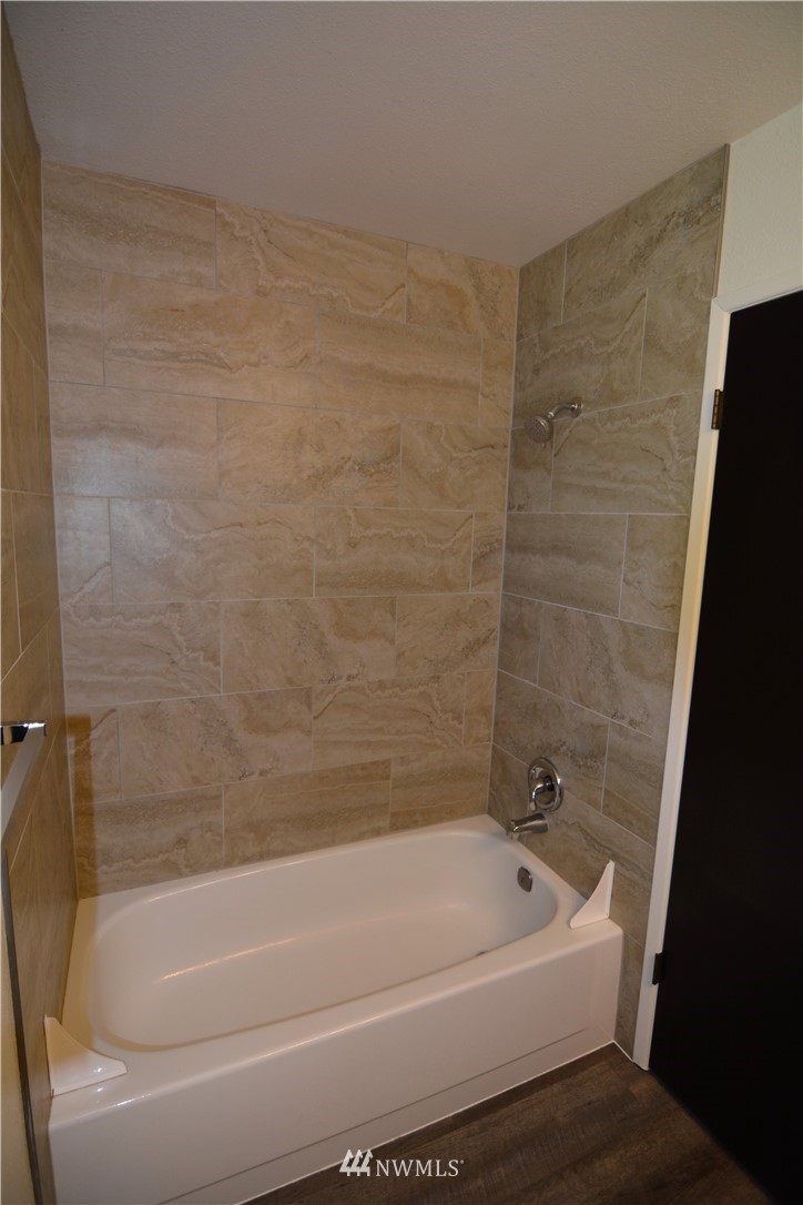 20515 Filbert Drive Bothell, WA 98012 - Photo 15 of 20 a bathroom with a bathtub
