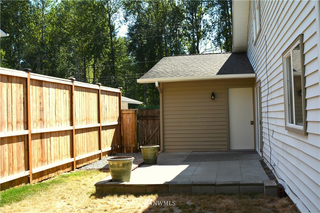 20515 Filbert Drive Bothell, WA 98012 - Photo 18 of 20 a view of a patio with table and chairs and wooden fence