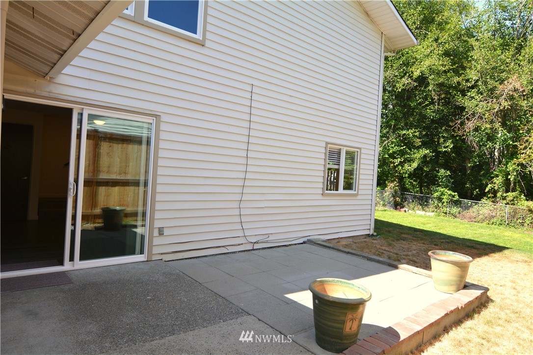 20515 Filbert Drive Bothell, WA 98012 - Photo 19 of 20 a view of a patio with table and chairs and potted plants