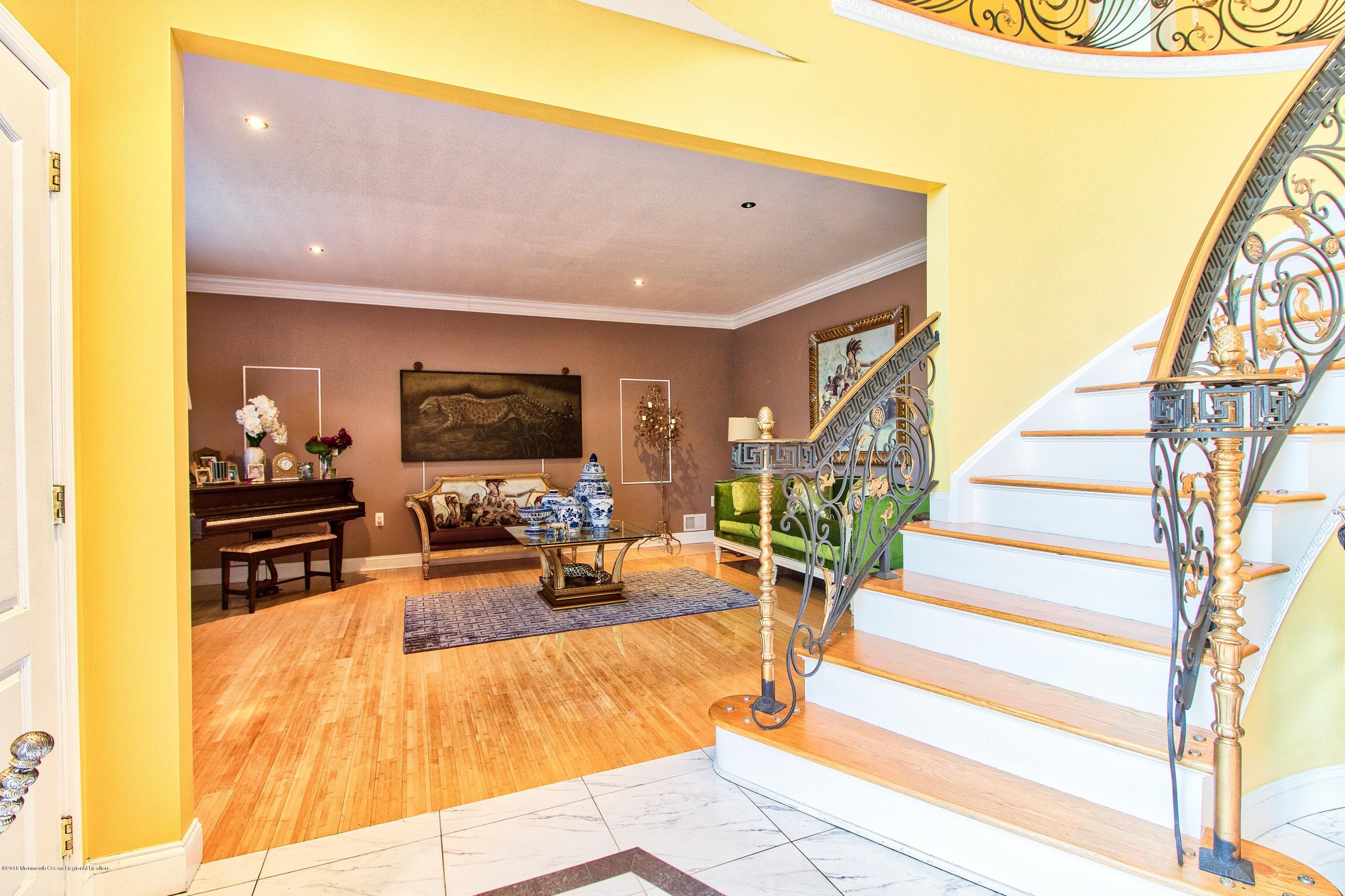 47 Crine Road Morganville, NJ 07751 - Photo 23 of 51 Liivng Room Entrance