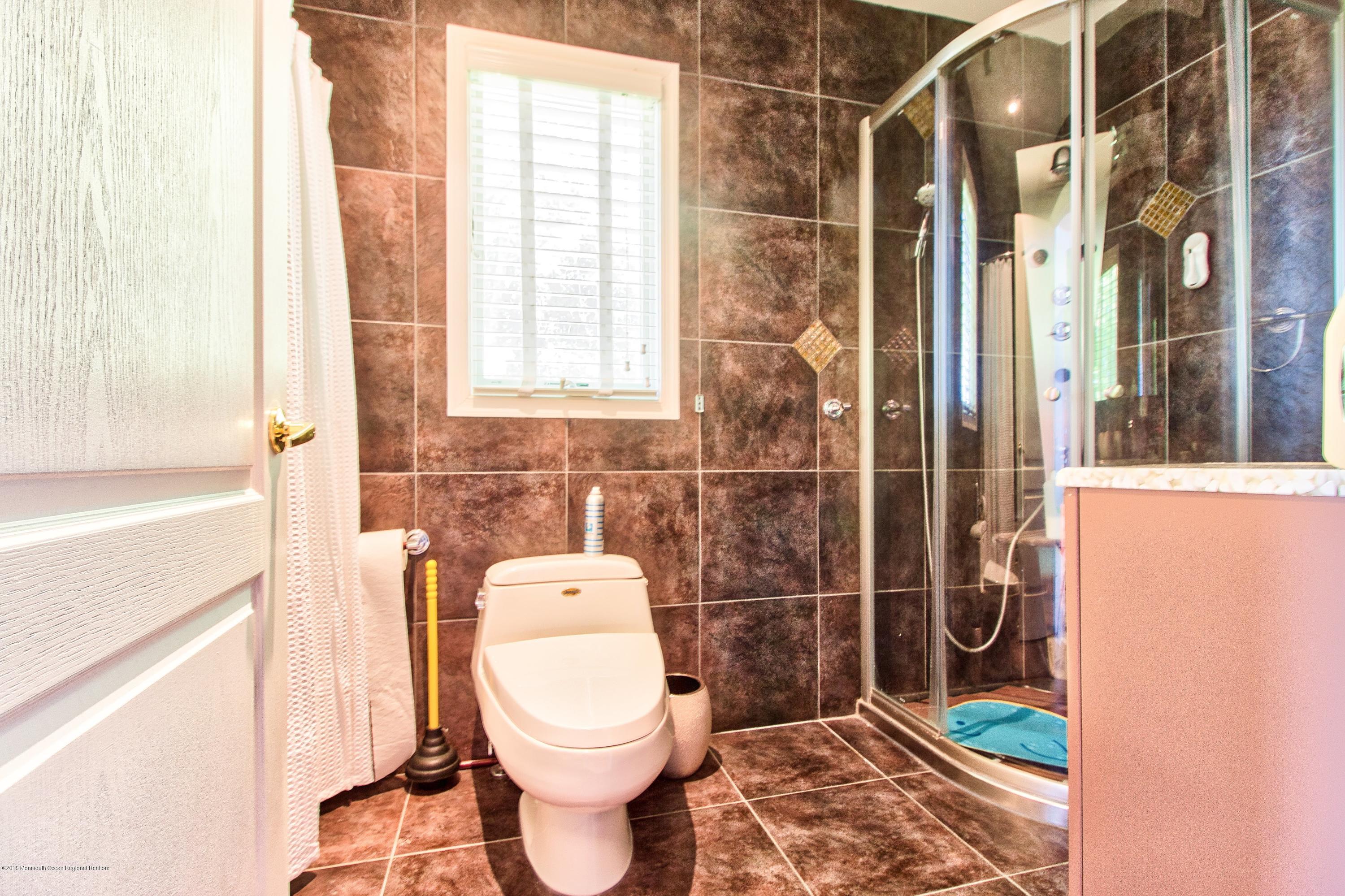 47 Crine Road Morganville, NJ 07751 - Photo 28 of 51 G-Room bathroom