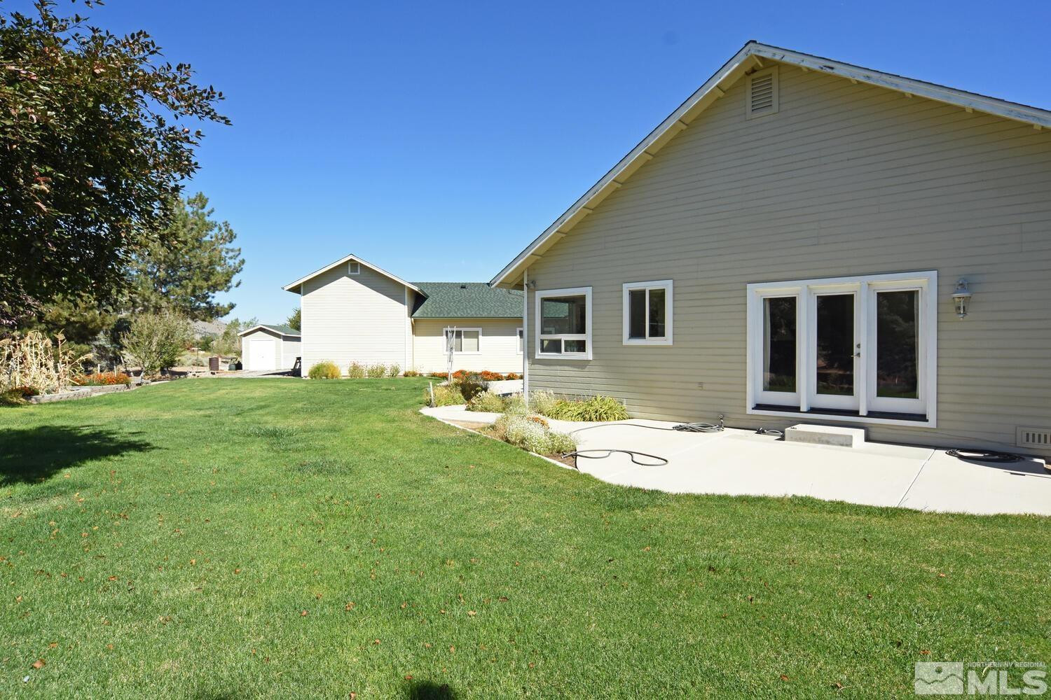 45 Lower Colony Road Wellington, NV 89444 - Photo 35 of 41 a backyard of a house with table and chairs