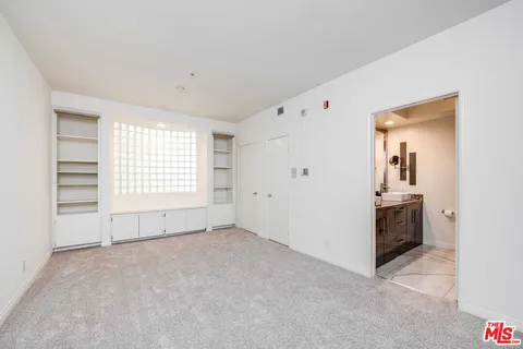 $849,000 | 10629 Woodbridge Street, Unit 102, Toluca Lake, CA 91602