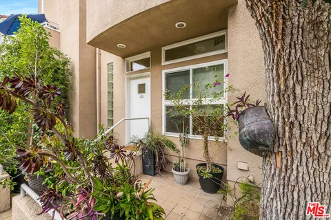 $849,000 | 10629 Woodbridge Street, Unit 102, Toluca Lake, CA 91602