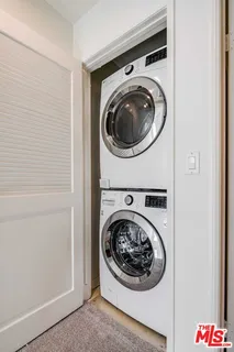 $849,000 | 10629 Woodbridge Street, Unit 102, Toluca Lake, CA 91602