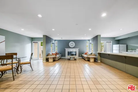 $849,000 | 10629 Woodbridge Street, Unit 102, Toluca Lake, CA 91602