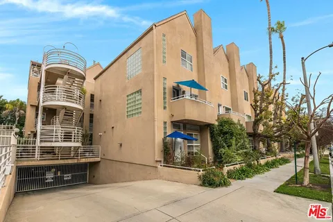 $849,000 | 10629 Woodbridge Street, Unit 102, Toluca Lake, CA 91602