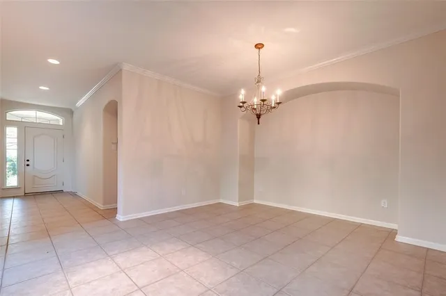 a view of a chandelier in big room and chandelier