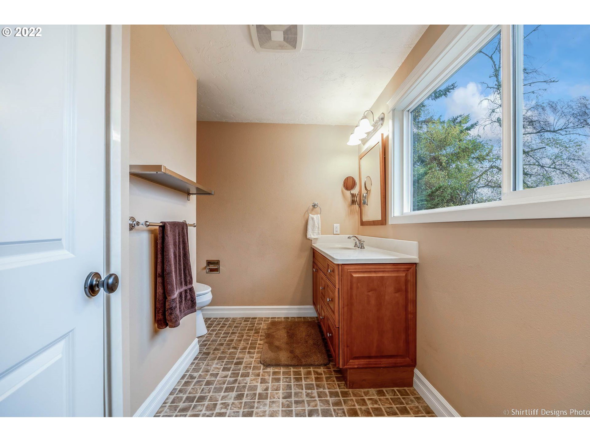28100 Gimpl Hill Road Eugene, OR 97402 - Photo 14 of 32 Gallery Image 14