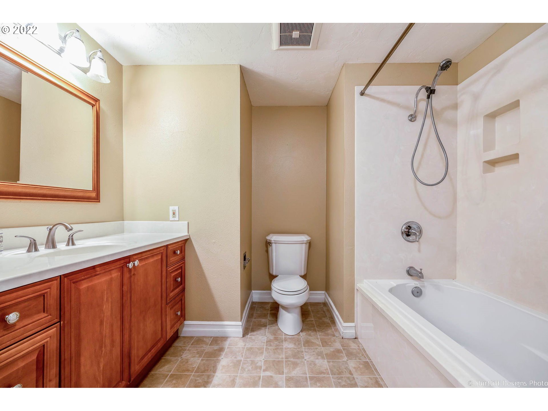 28100 Gimpl Hill Road Eugene, OR 97402 - Photo 17 of 32 Gallery Image 17