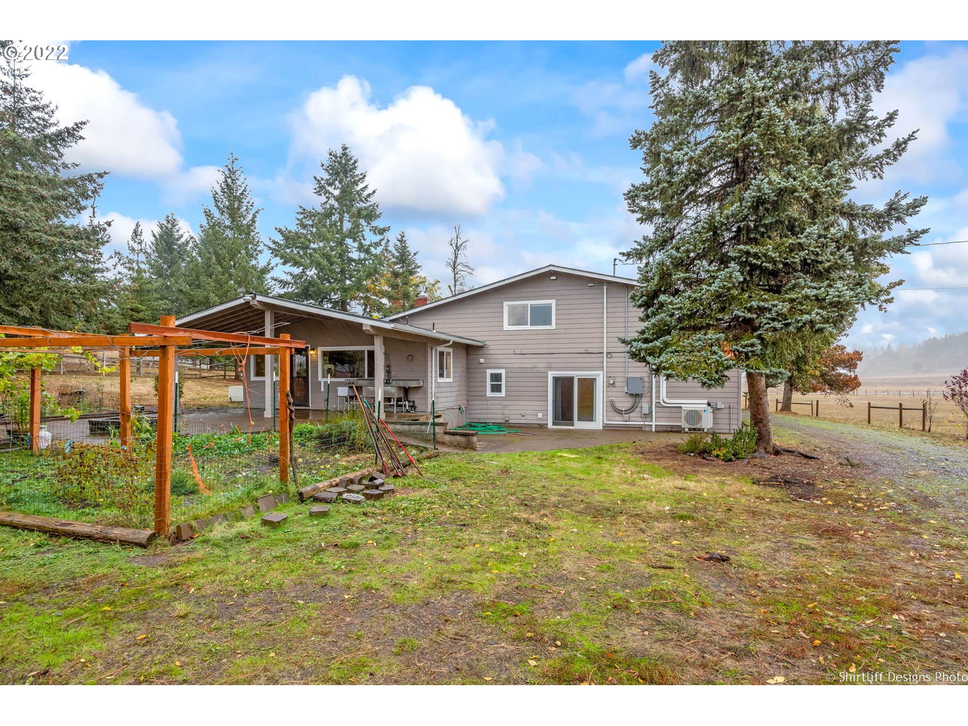 28100 Gimpl Hill Road Eugene, OR 97402 - Photo 24 of 32 Gallery Image 24
