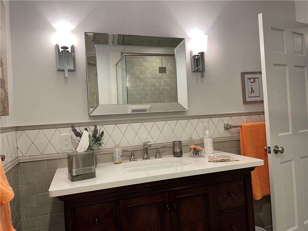 2033 Murdstone Road Pittsburgh, PA 15241 - Photo 17 of 25 Gallery Image 17