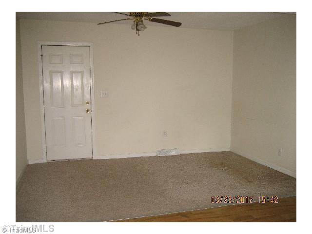 505 West Dalton Road King, NC 27021 - Photo 2 of 7 Living Room.