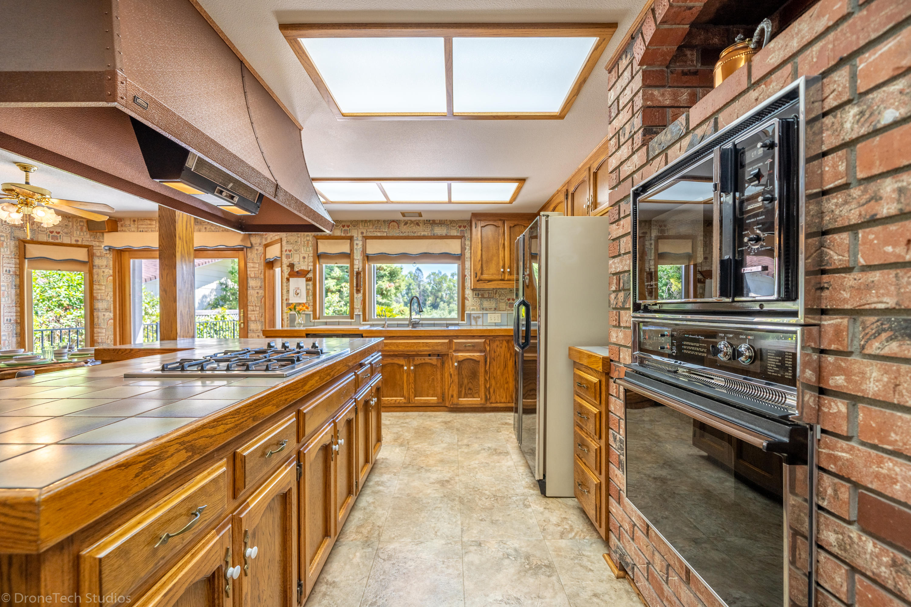 6251 Riverside Drive Redding, CA 96001 - Photo 23 of 61 KITCHEN