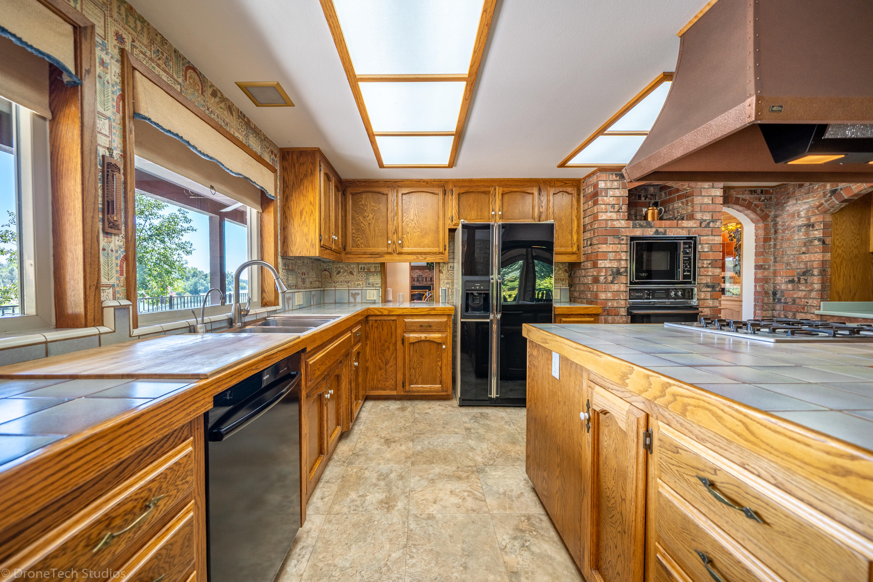 6251 Riverside Drive Redding, CA 96001 - Photo 24 of 61 KITCHEN