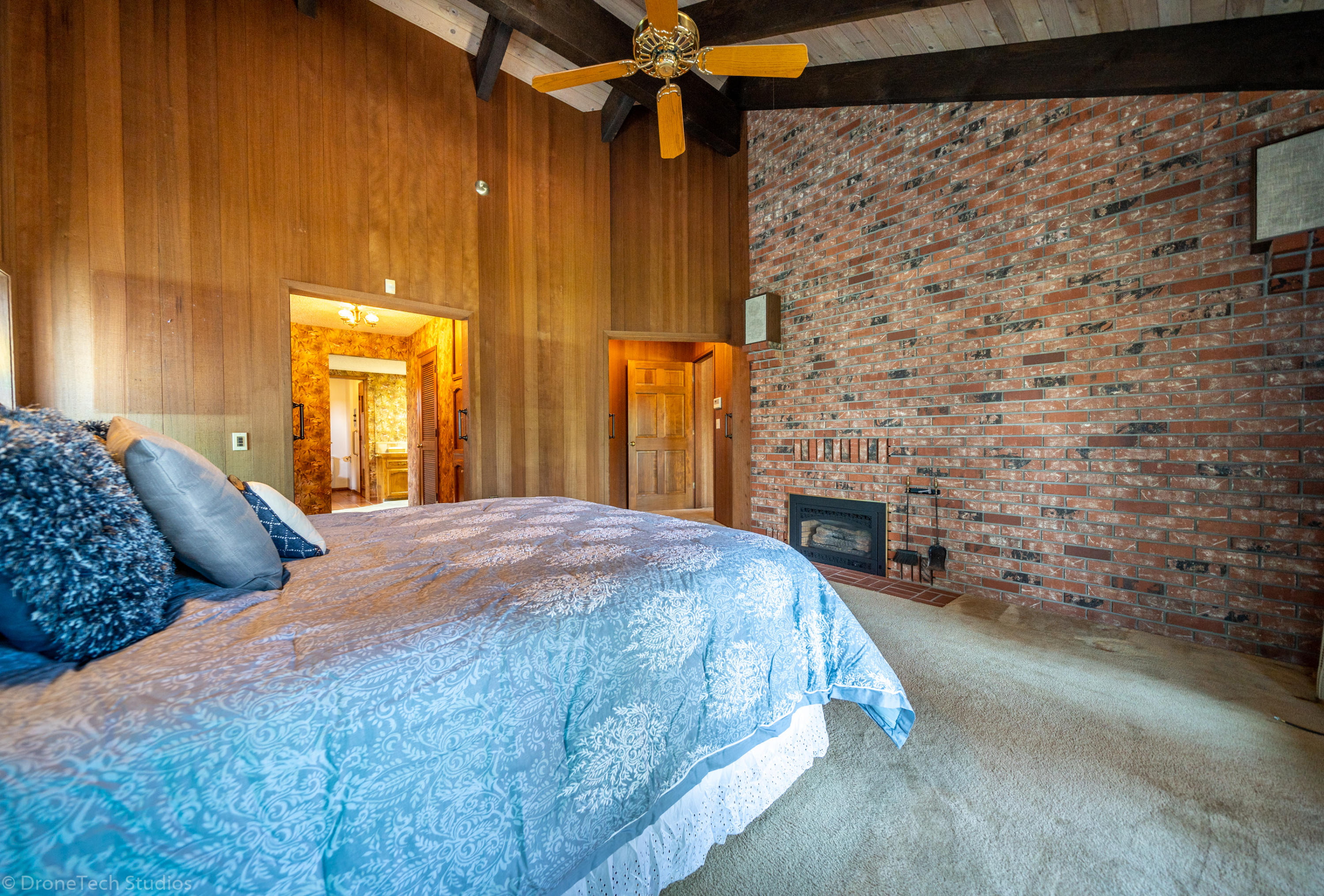 6251 Riverside Drive Redding, CA 96001 - Photo 28 of 61 MASTER SUITE