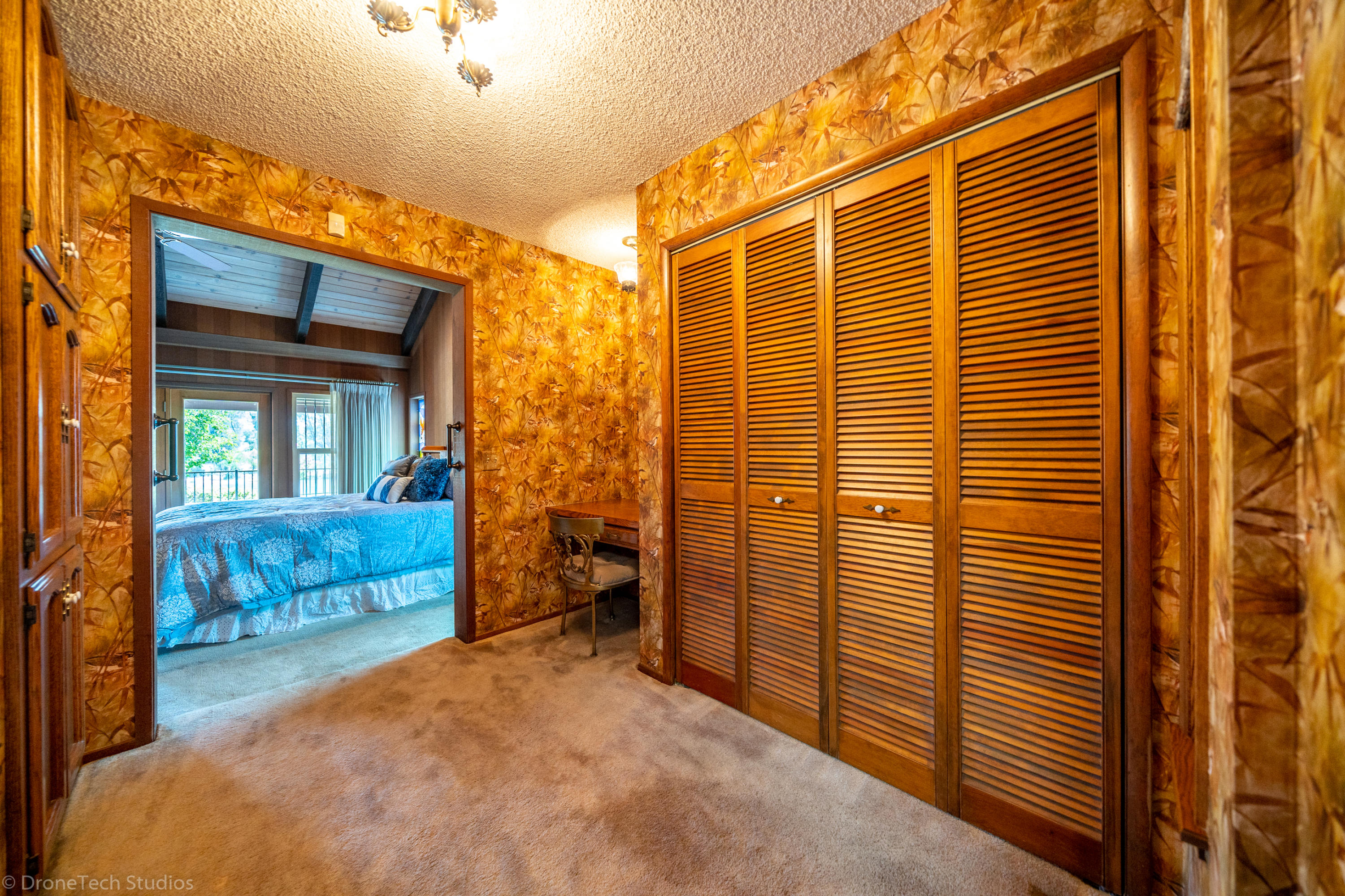 6251 Riverside Drive Redding, CA 96001 - Photo 29 of 61 WALKIN CLOSET