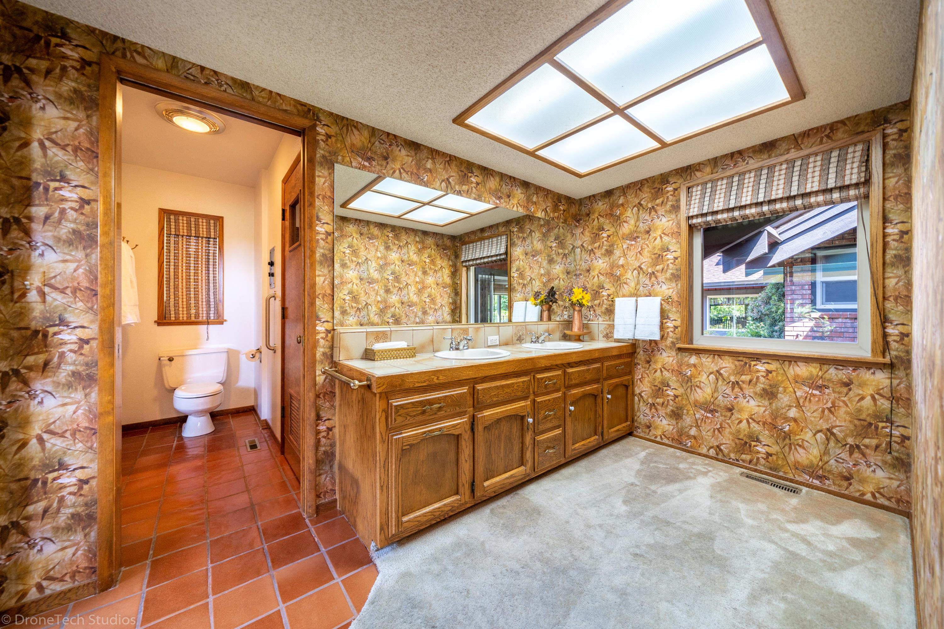 6251 Riverside Drive Redding, CA 96001 - Photo 30 of 61 DOUBLE SINKS