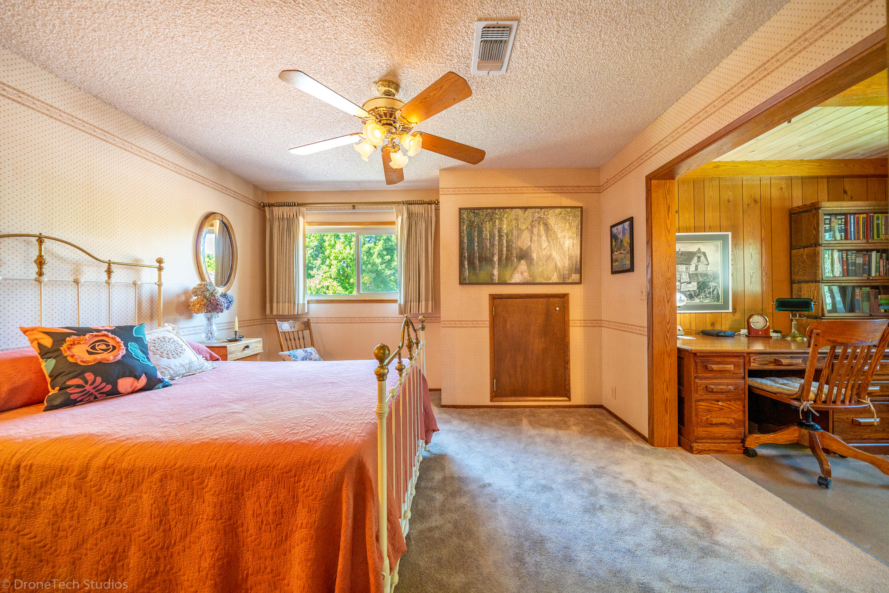 6251 Riverside Drive Redding, CA 96001 - Photo 35 of 61 UPSTAIRS BEDROOM AND OFFICE
