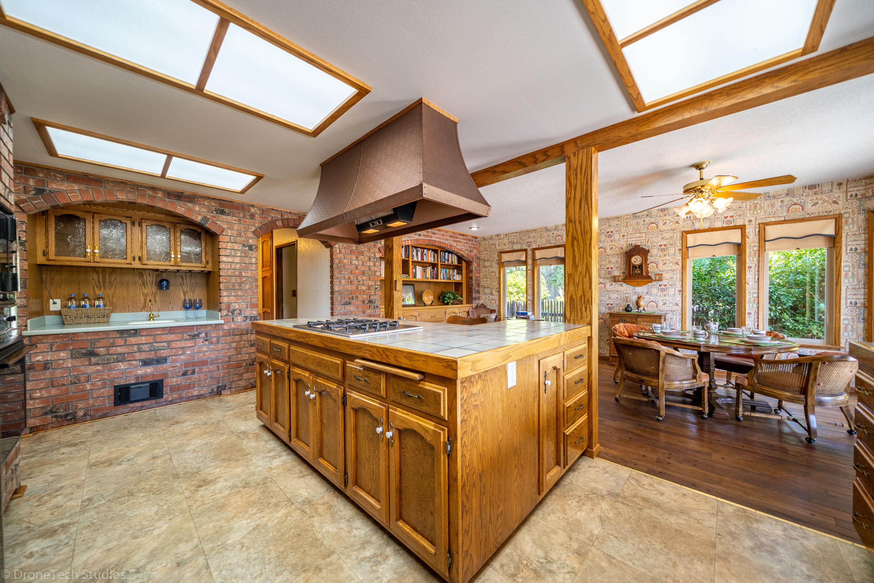6251 Riverside Drive Redding, CA 96001 - Photo 4 of 61 KITCHEN