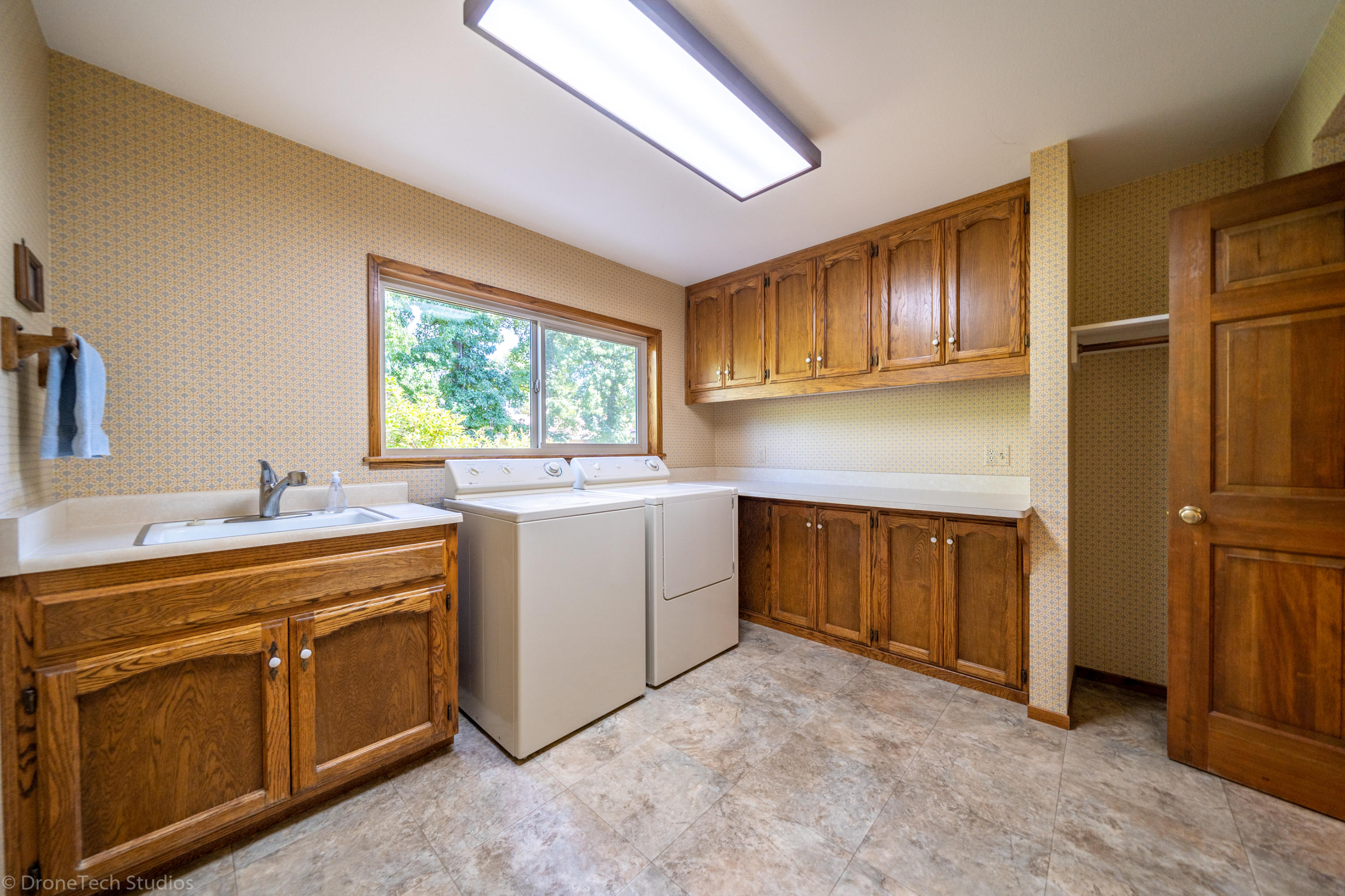 6251 Riverside Drive Redding, CA 96001 - Photo 44 of 61 LAUNDRY ROOM