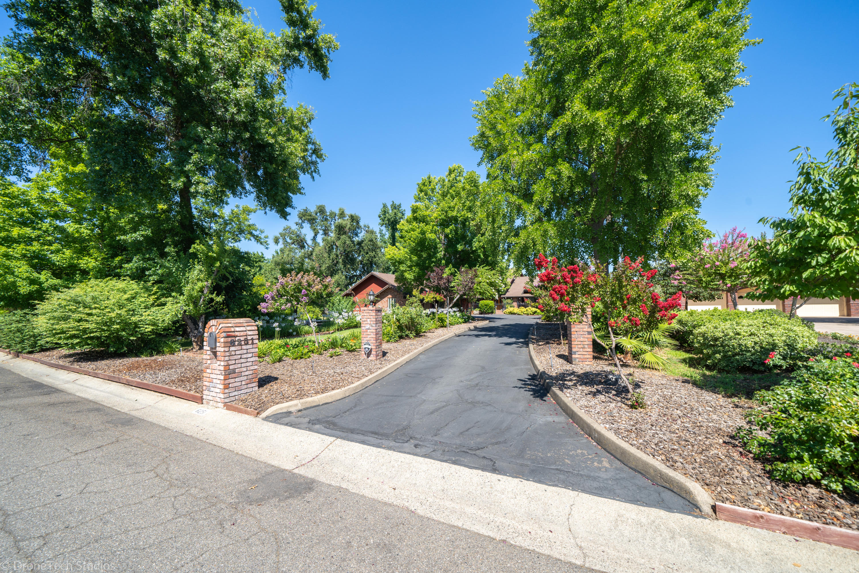 6251 Riverside Drive Redding, CA 96001 - Photo 6 of 61 DRIVEWAY ENTRANCE