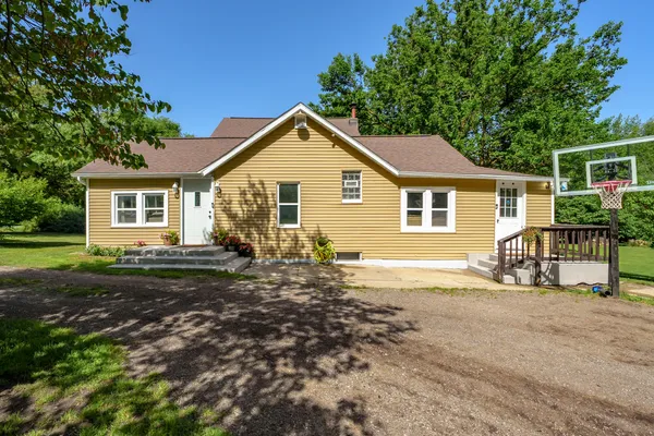 $299,900 | 5955 102nd Avenue, Grand Junction, MI 49056