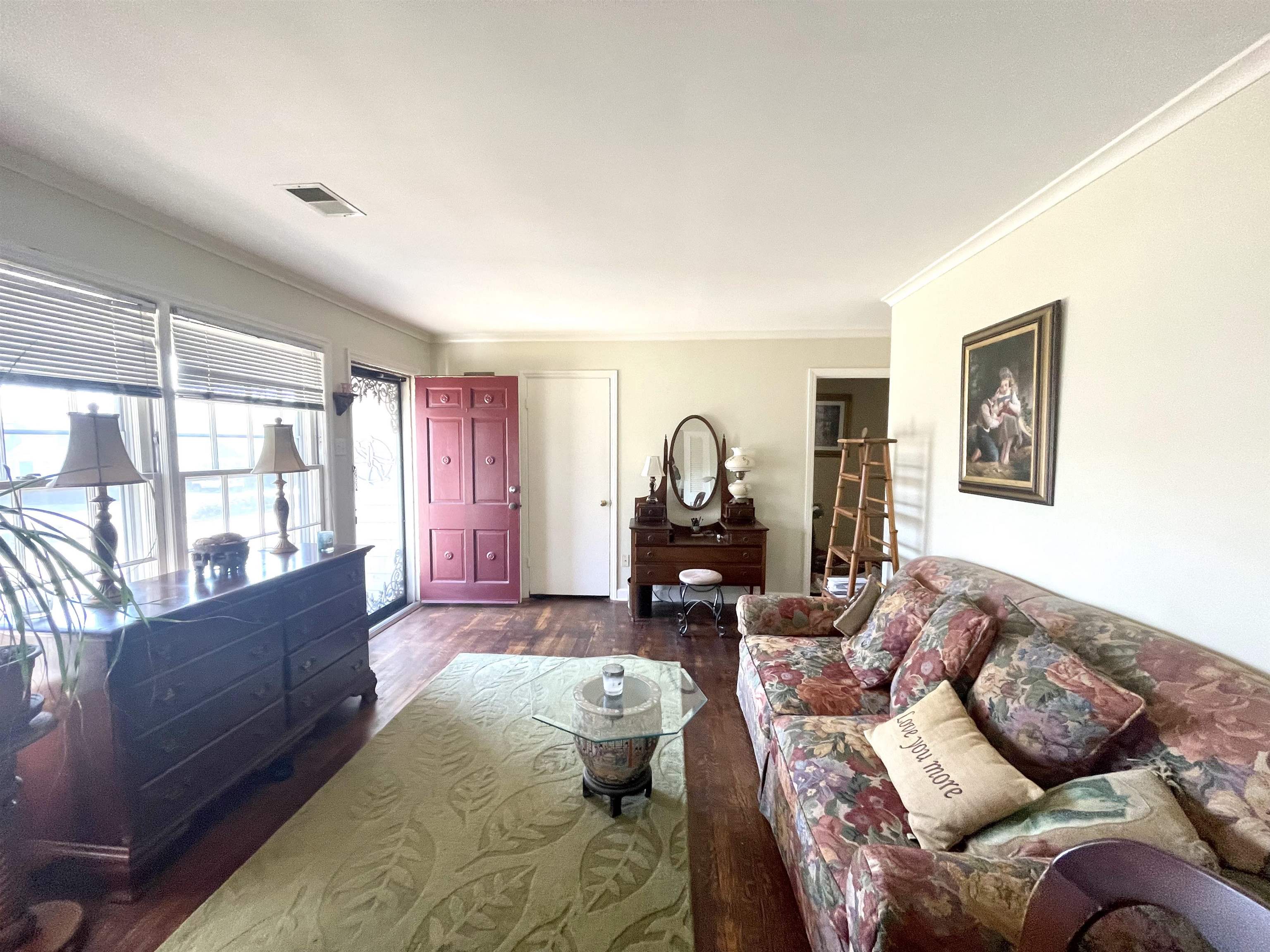 5154 Rich Road Memphis, TN 38117 - Photo 3 of 11 a living room with furniture and a window