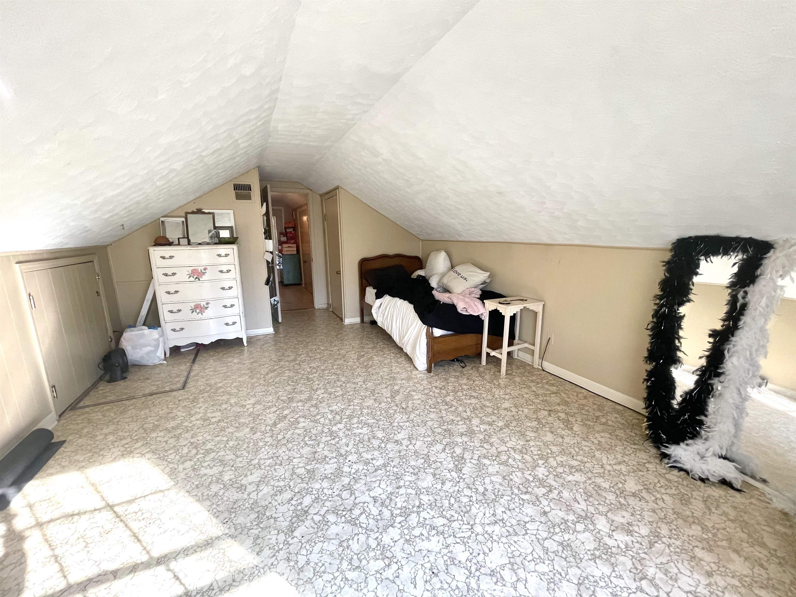 5154 Rich Road Memphis, TN 38117 - Photo 8 of 11 a living room with furniture and white walls