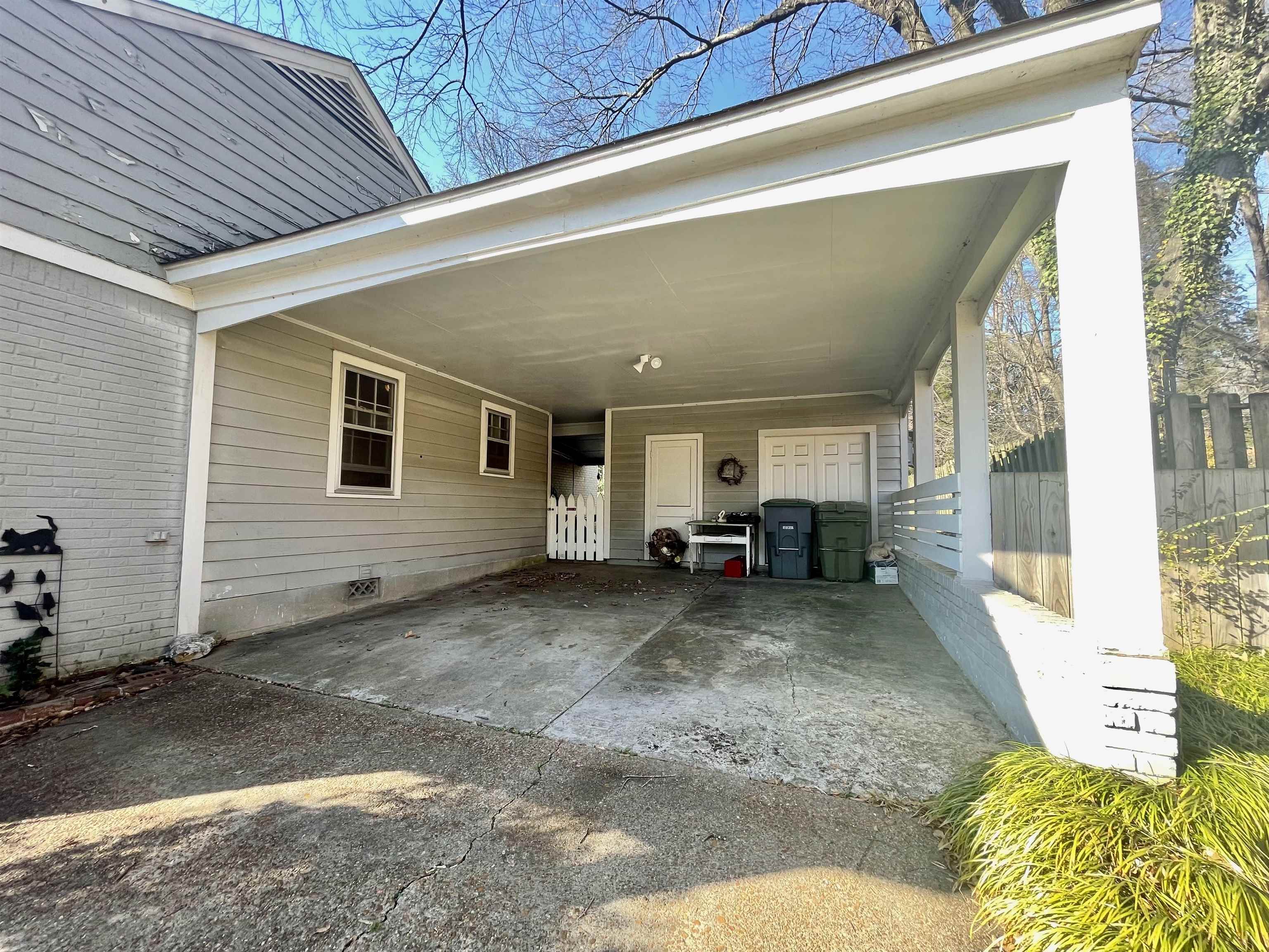 5154 Rich Road Memphis, TN 38117 - Photo 9 of 11 a view of a house with a patio