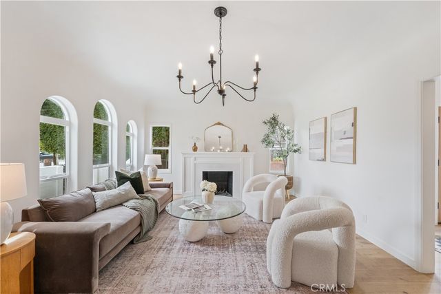 $1,550,000 | 729 South Highland Avenue, Los Angeles, CA 90036