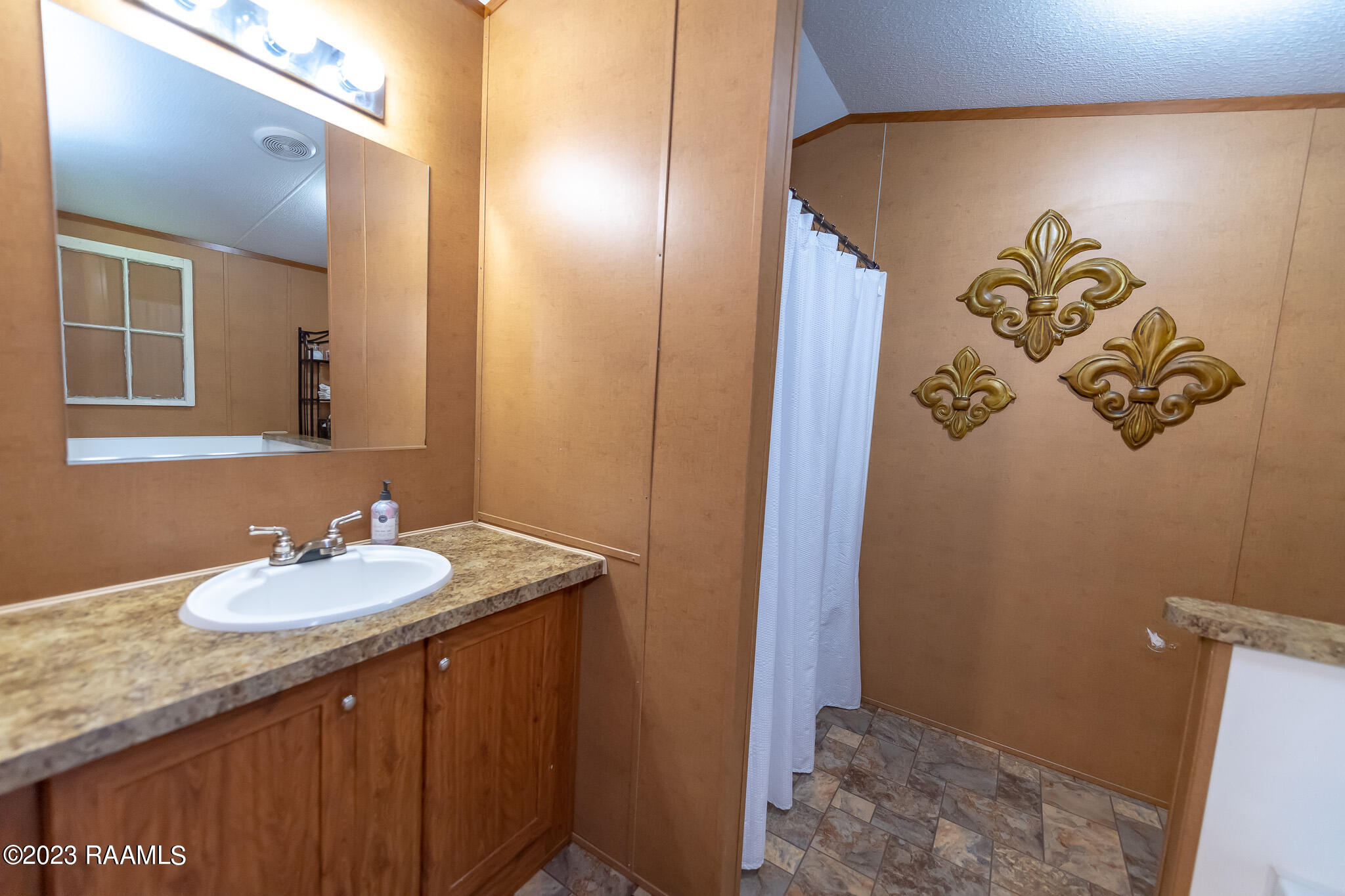 245 Bourque Road Lafayette, LA 70506 - Photo 14 of 19 FFDC3113-21C4-437A-9FE4-8BD3DA13D89A