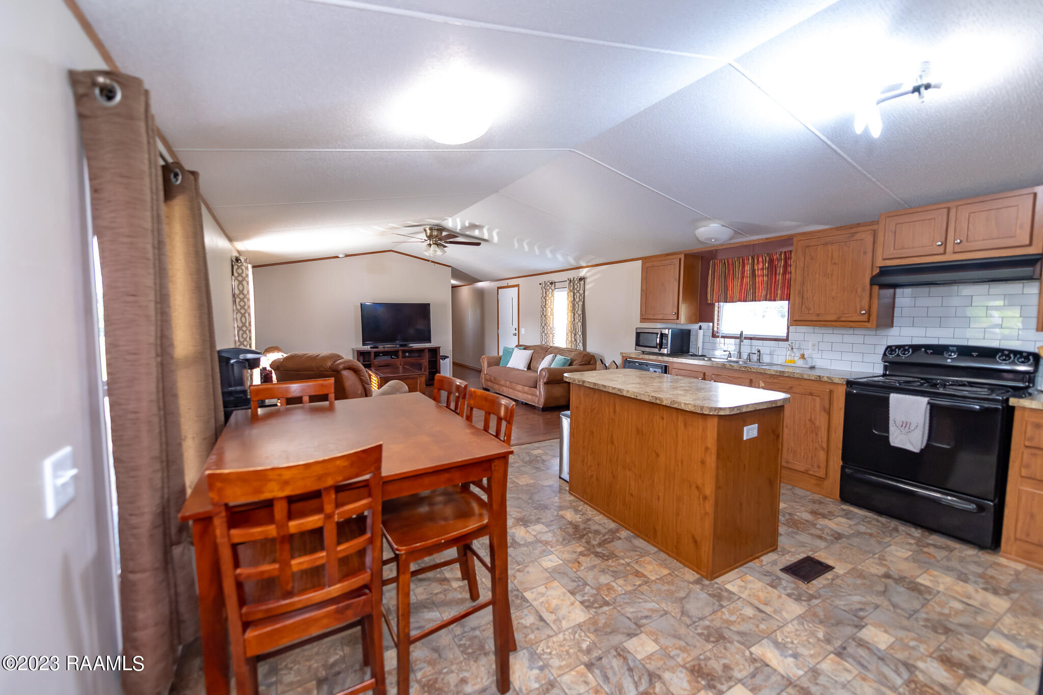 245 Bourque Road Lafayette, LA 70506 - Photo 5 of 19 244D8944-1890-4087-92B3-BA52373C6716