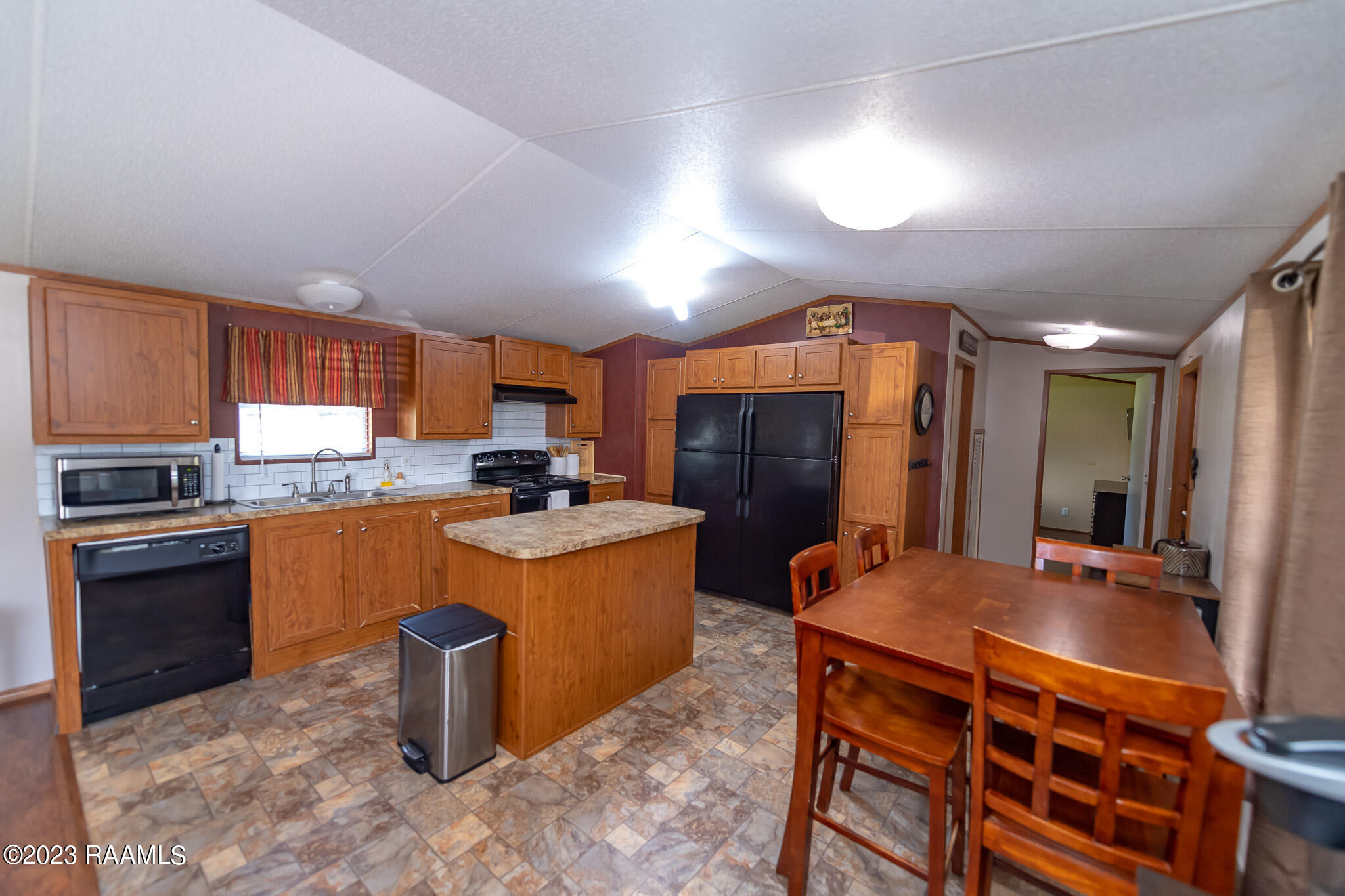 245 Bourque Road Lafayette, LA 70506 - Photo 7 of 19 63215B86-AA10-4E6E-8825-41ECDF60B4E1