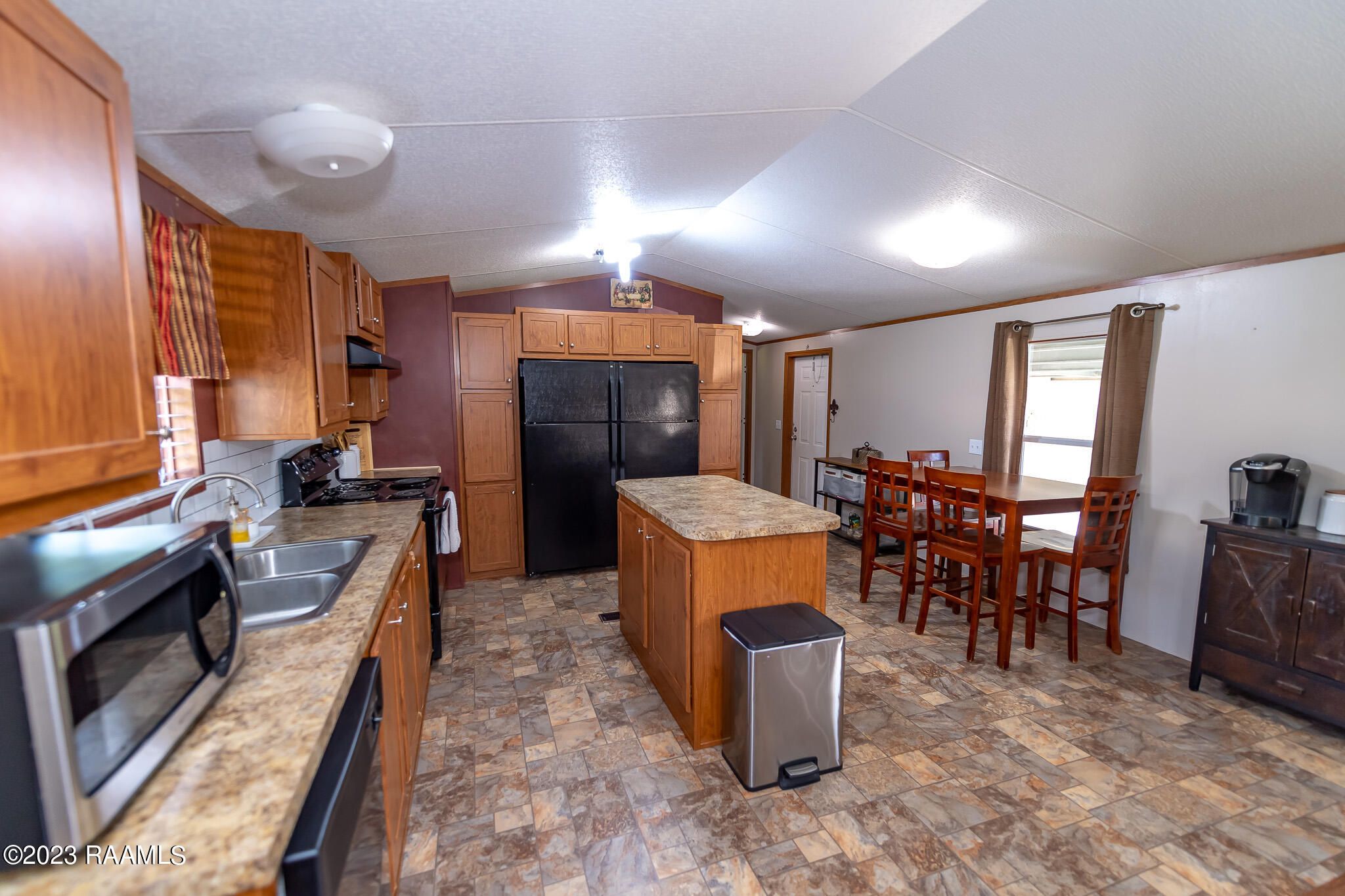 245 Bourque Road Lafayette, LA 70506 - Photo 8 of 19 8A2C4930-DCB1-4F62-81AA-955738F5F6EE
