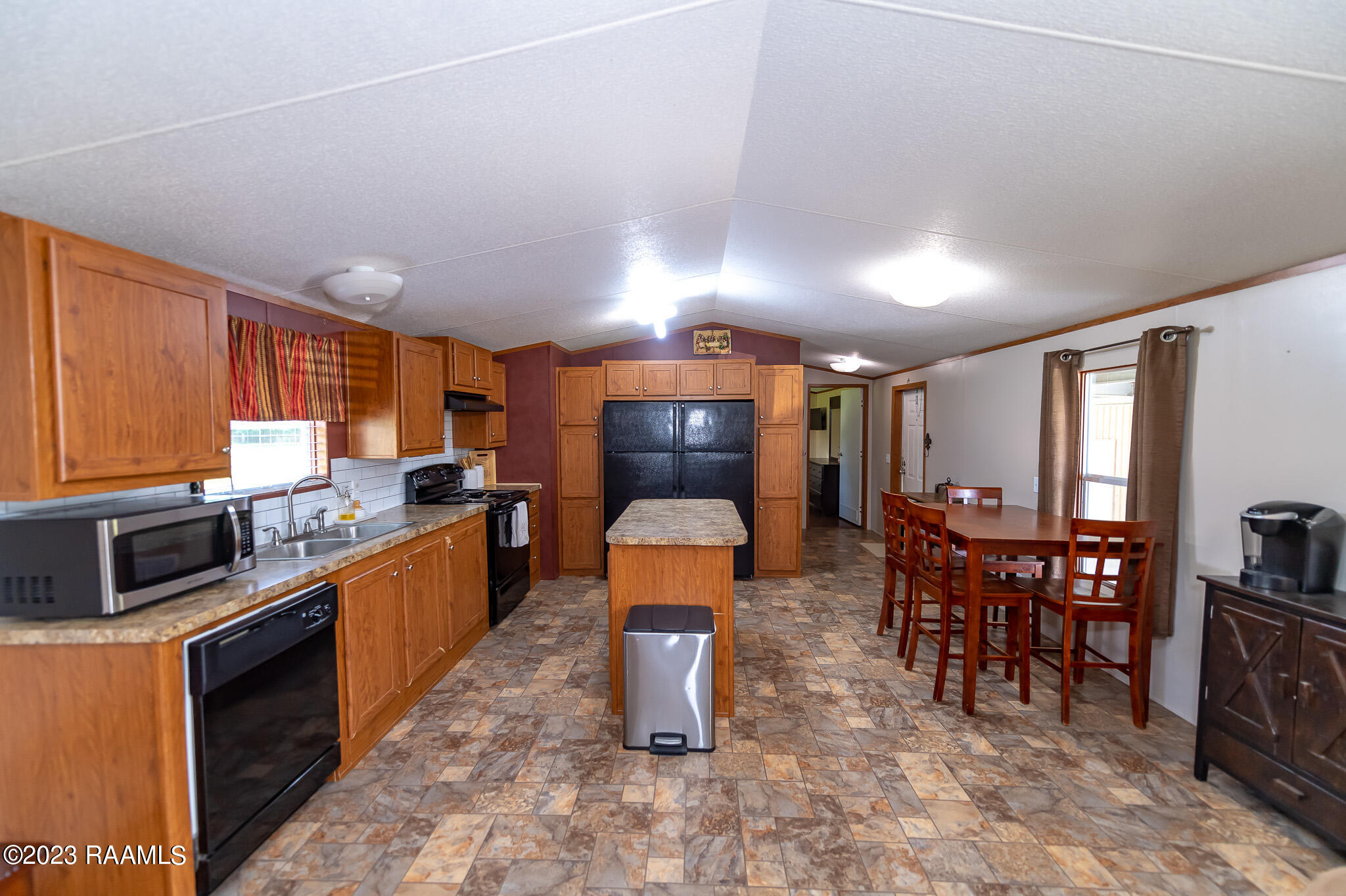 245 Bourque Road Lafayette, LA 70506 - Photo 9 of 19 5AA14573-C0CC-42EB-BA79-AF0C4DB4ACE0
