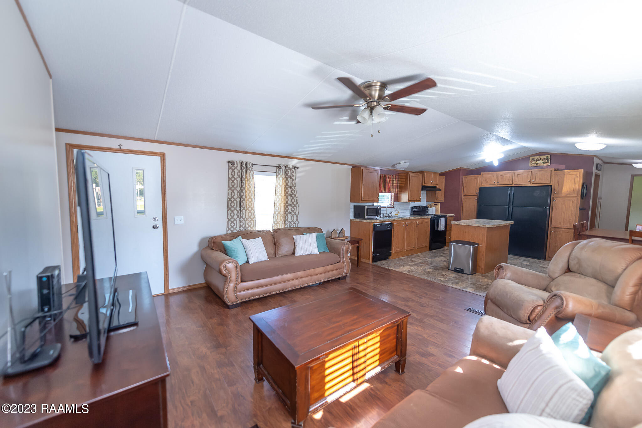 245 Bourque Road Lafayette, LA 70506 - Photo 10 of 19 F869AF3B-EE62-42D4-89E5-C11A7DF7E3CB